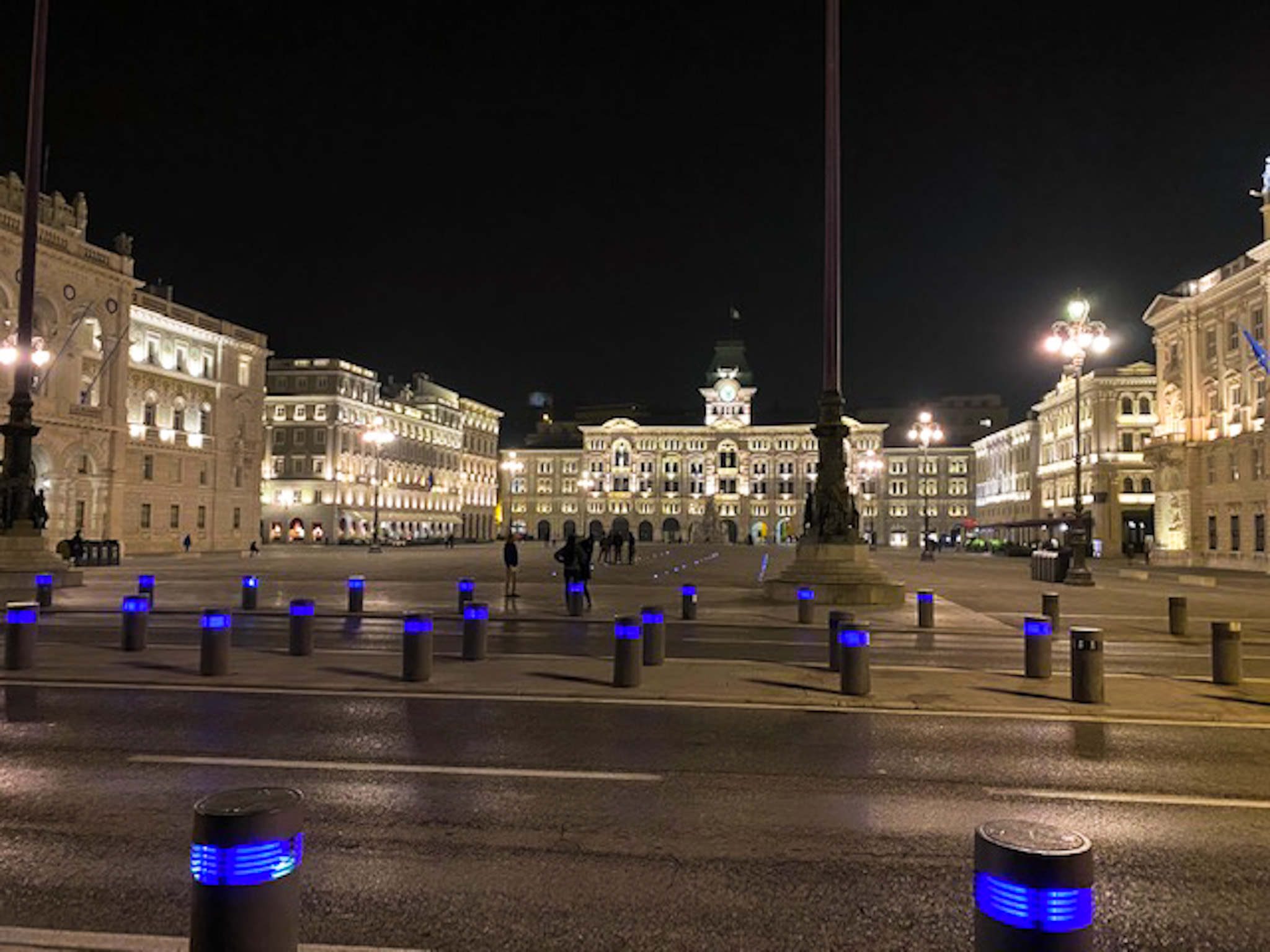 Piazza dell´Unita at night